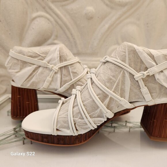 Lucky Brand " Bassie" Bright White Goat Nubuck Sandals. NIB. Size 7.5 - Picture 6 of 12